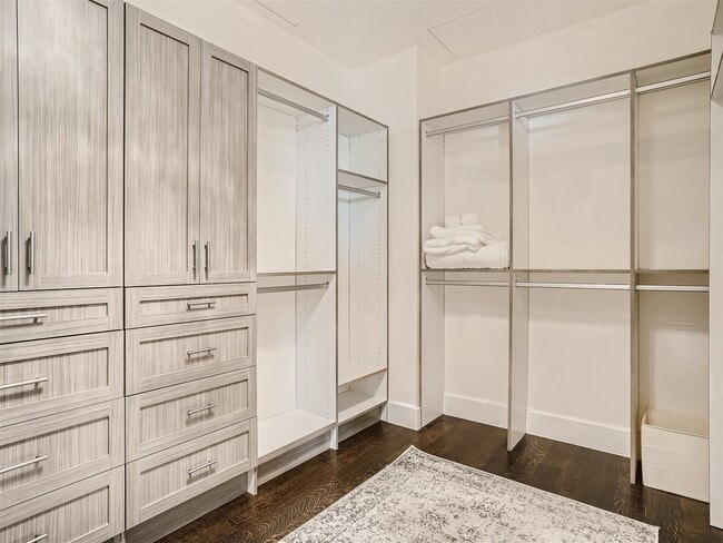 Building Photo - 2200 Victory Ave