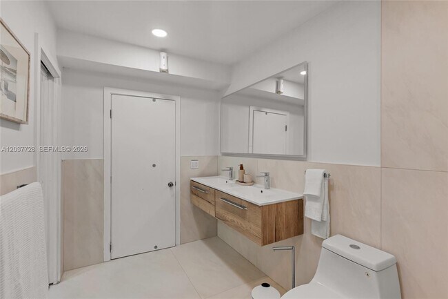 Building Photo - 3325 SW 127th Ave