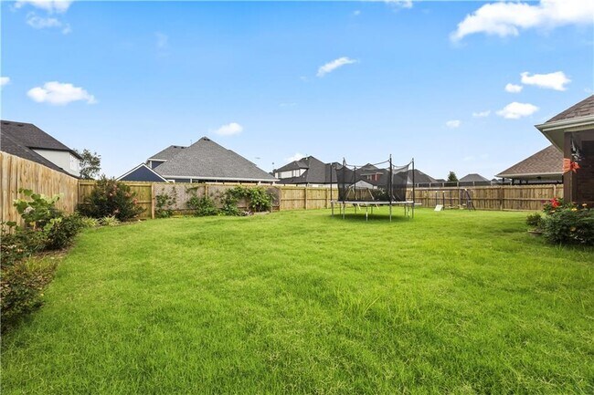 Building Photo - 1041 Silver Maple St