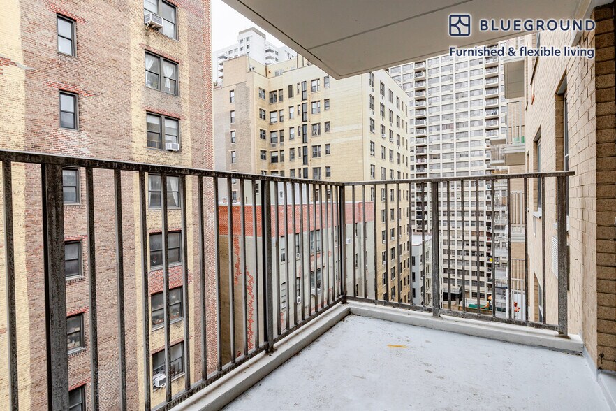 Building Photo - 50 W 97th St