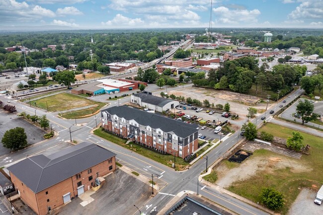 Building Photo - Center Crossing