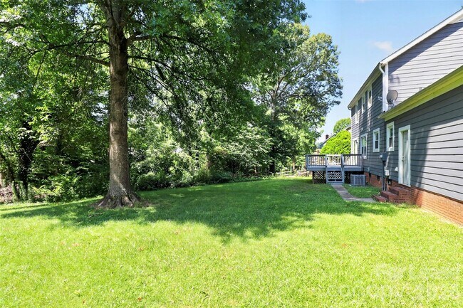 Building Photo - 4307 Saxonbury Way