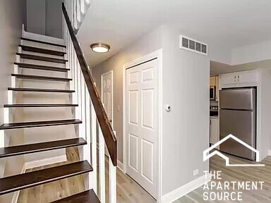 Building Photo - 744 W Gordon Terrace