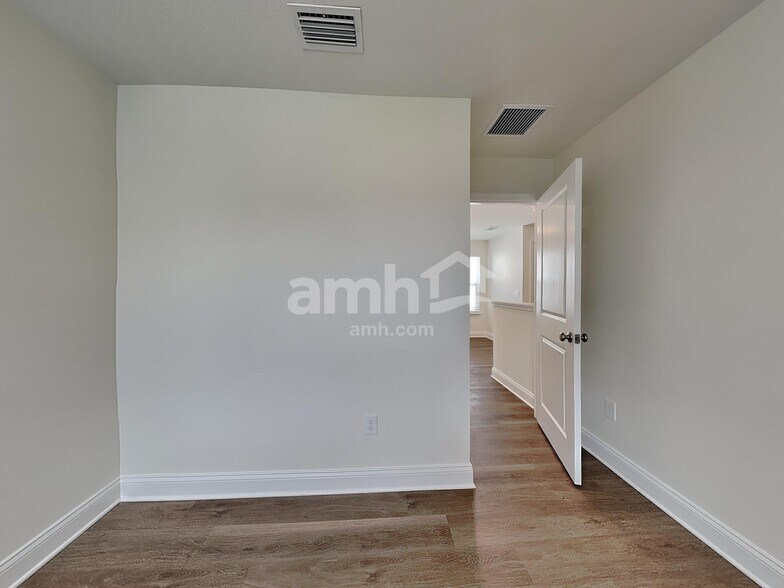 Building Photo - 5702 Oesterle Rd