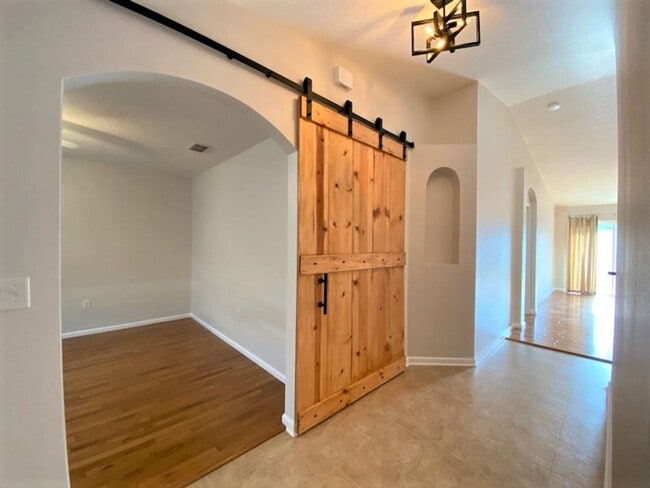 Building Photo - Beautiful 3 Bedroom Port Orange Home!