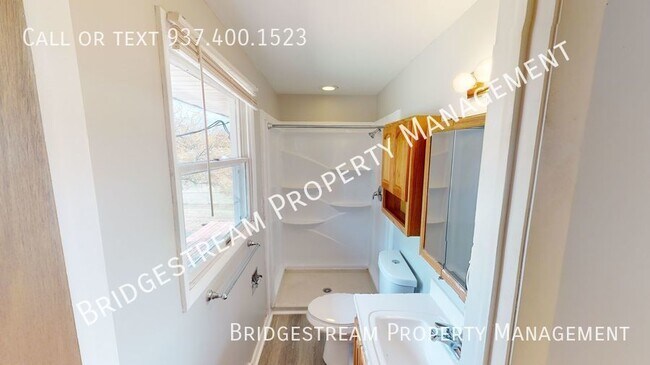 Building Photo - Spacious 4 Bedroom, 2.5 bath two story hom...