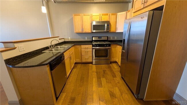 Building Photo - 149 Swan St