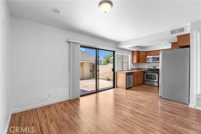 Building Photo - 5 Locust