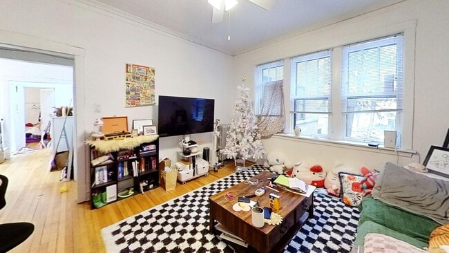 Interior Photo - 1331-41 W. Addison