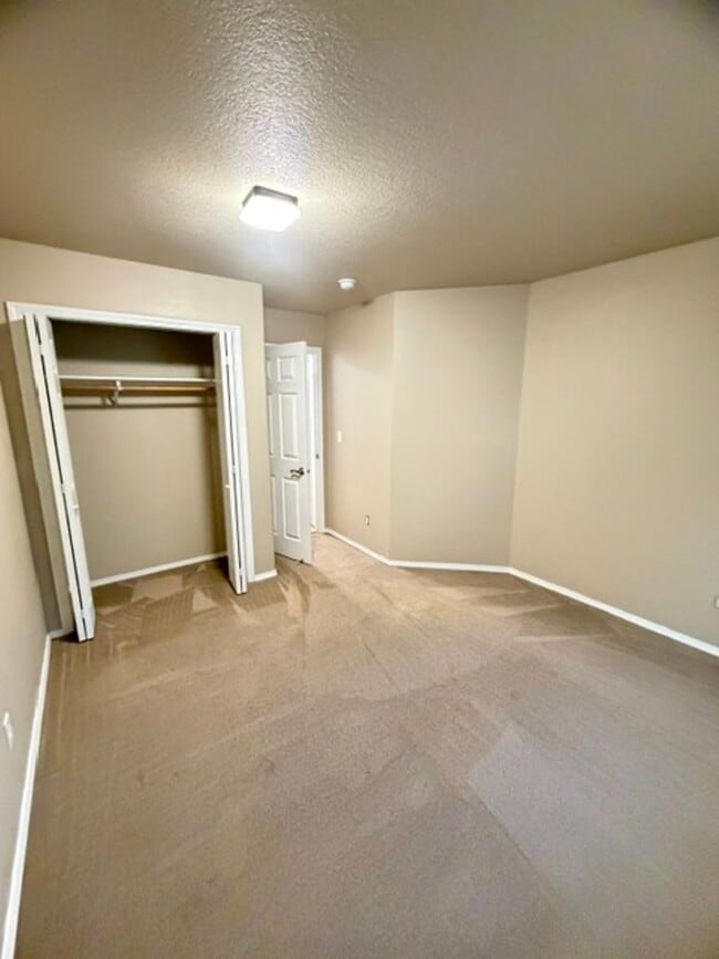 Building Photo - 1006 Frontier Ct