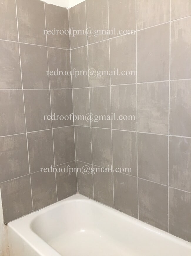 Building Photo - 1216 N Augusta Ave