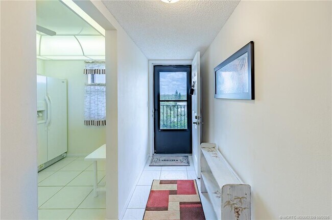 Building Photo - 4200 N Hwy A1A