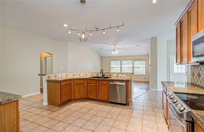 Building Photo - 18223 Heathridge Ln