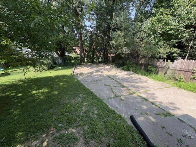 Building Photo - Move-In Ready 2-Bedroom Home with Modern Kitchen, Basement & Front Porch