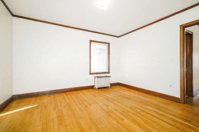 Building Photo - 1315-1325 6th Ave