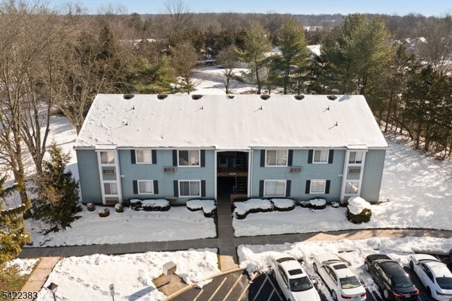 Building Photo - 62 Eton Way