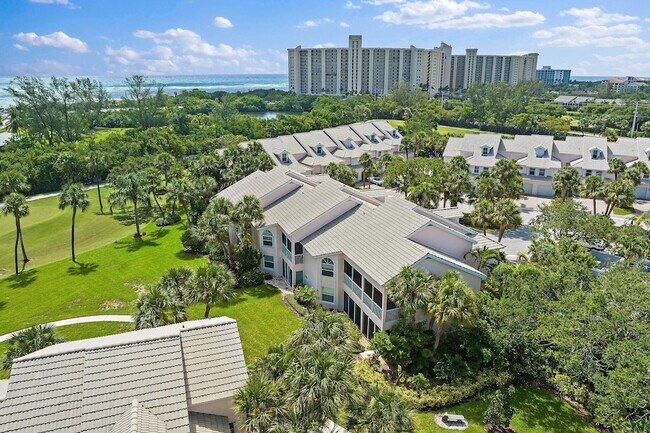 Building Photo - 2905 Fairway Dr N