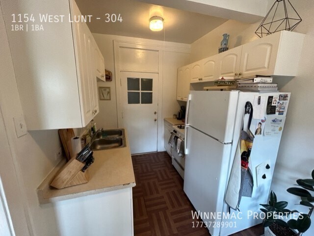 Building Photo - 1154 West Lunt-304