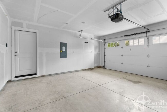 Building Photo - 4712 NE 37th Ct