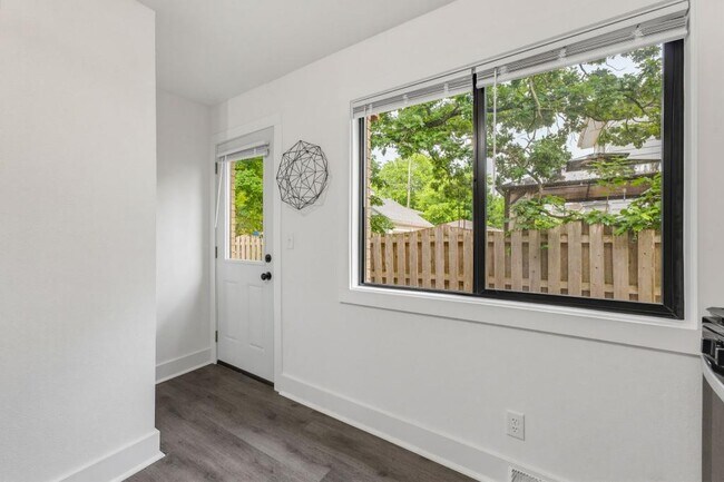 Building Photo - 2034 S 81st St