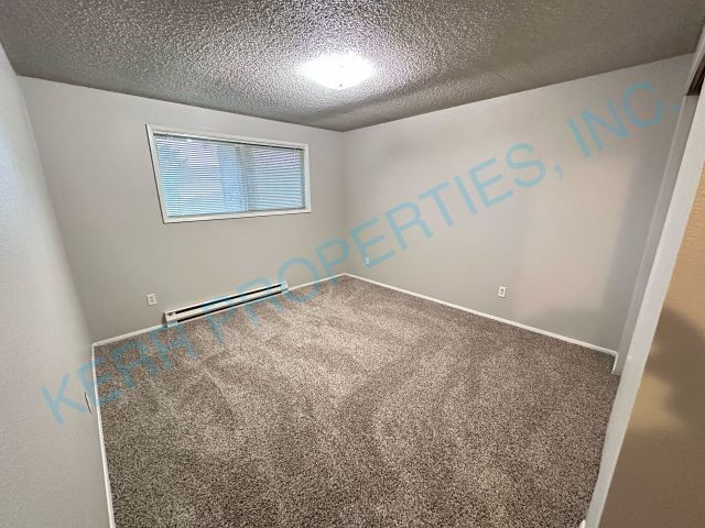 Building Photo - Charming 2-Bed Retreat with 875 Sq Ft of Comfort in Troutdale!