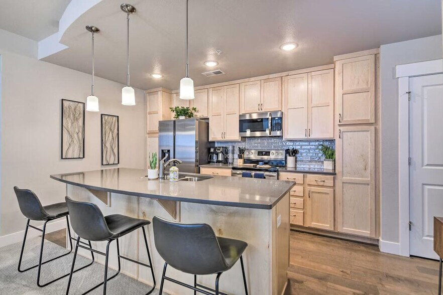 Building Photo - 4622 Hahns Peak Dr