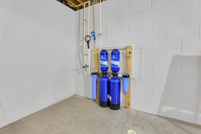 Building Photo - 3796 Village Club Dr