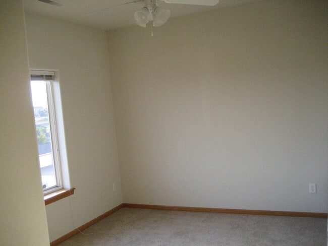 Building Photo - NEW LISTING!!!  Incredible 2 bedroom, 1 bath condo on Iowa City's east side
