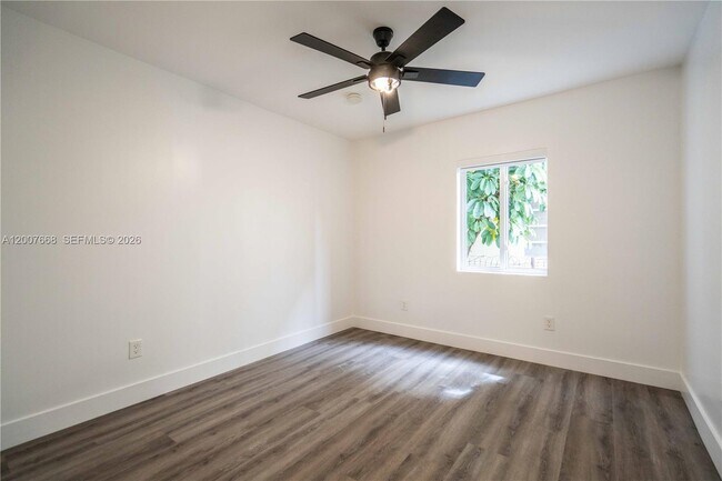 Building Photo - 725 81st St