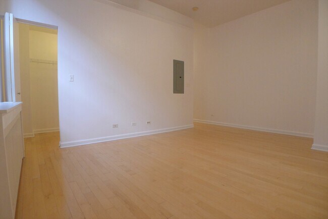 Building Photo - 807 Church St