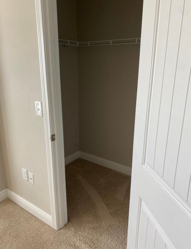 Building Photo - 5852 Callaway Cir