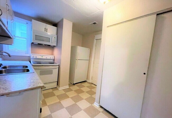 Building Photo - 65 S 19th St