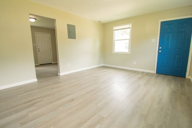 Building Photo - 2 Bedroom 1 Bathroom- No Pets