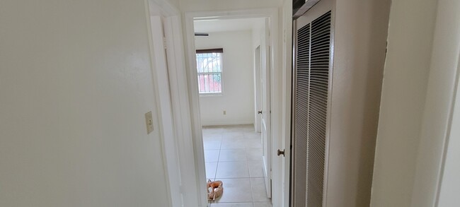 Building Photo - 3244 Clairemont Dr