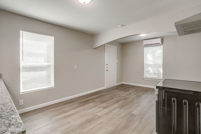 Building Photo - Remodeled 2 Bed 1 Bath Home Ready for New ...