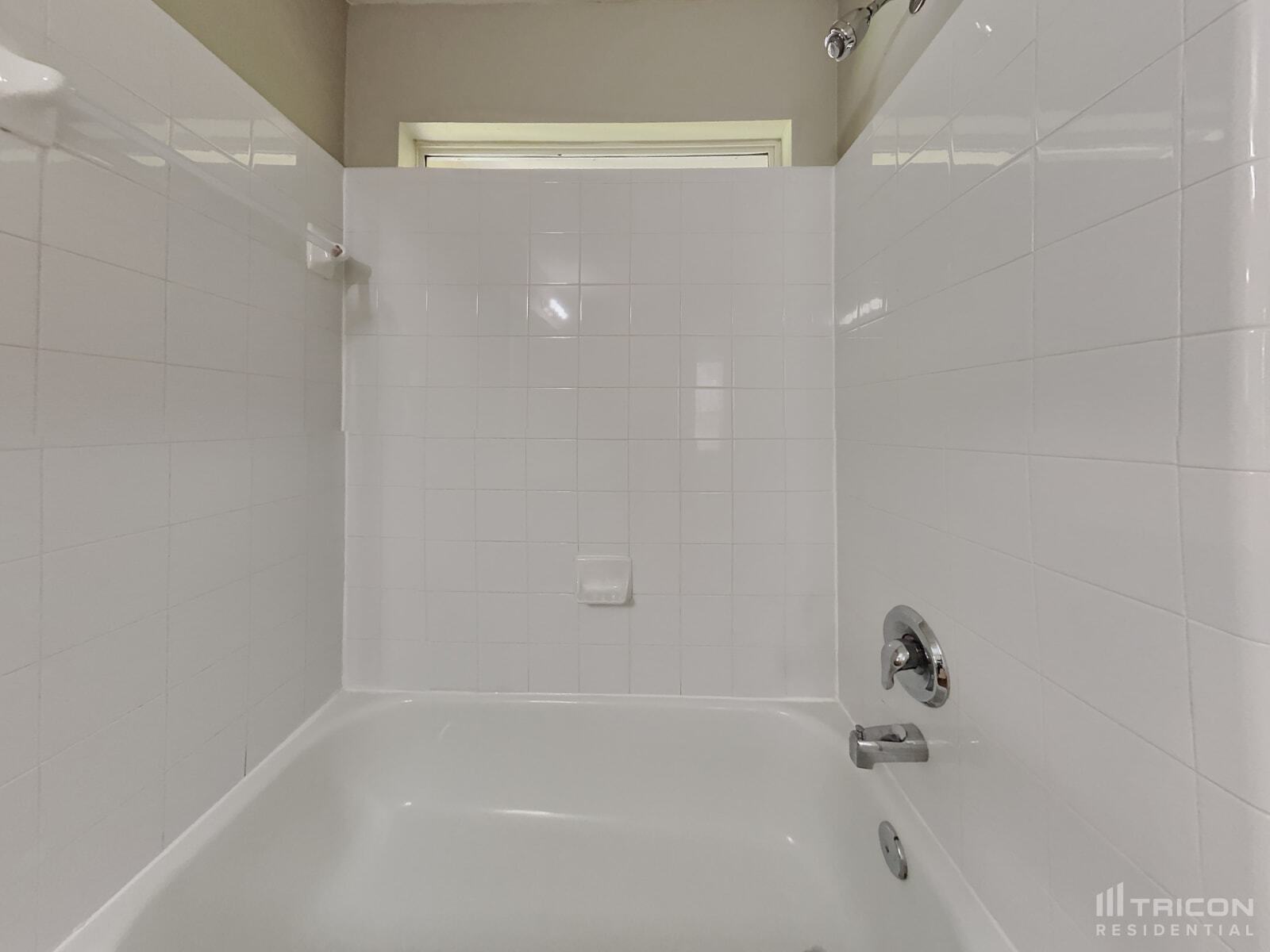 Building Photo - 18515 Knob Hill Lake Ln