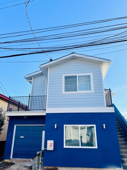 Building Photo - 663 1st Ln