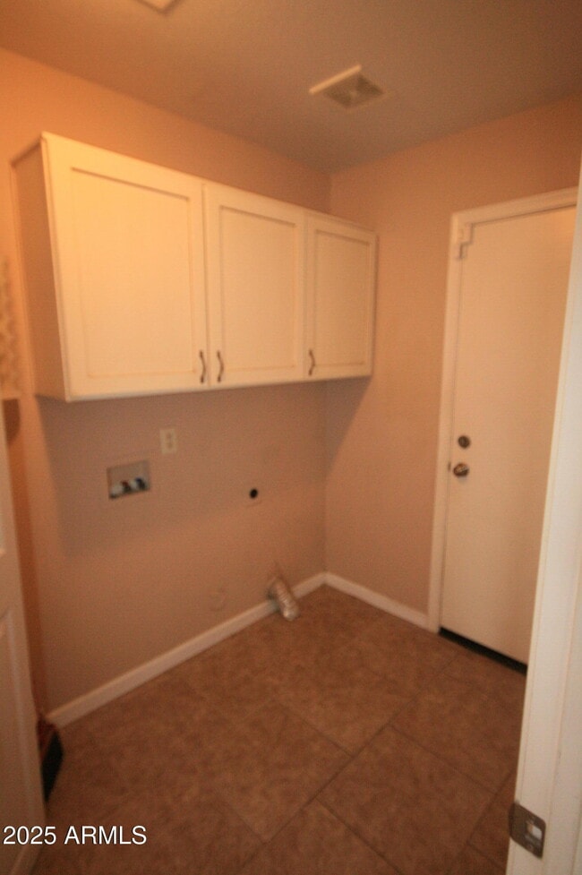 Building Photo - 10533 W Louise Dr