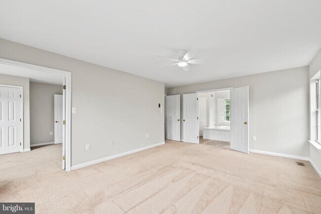 Building Photo - 18865 Crossroads Ct