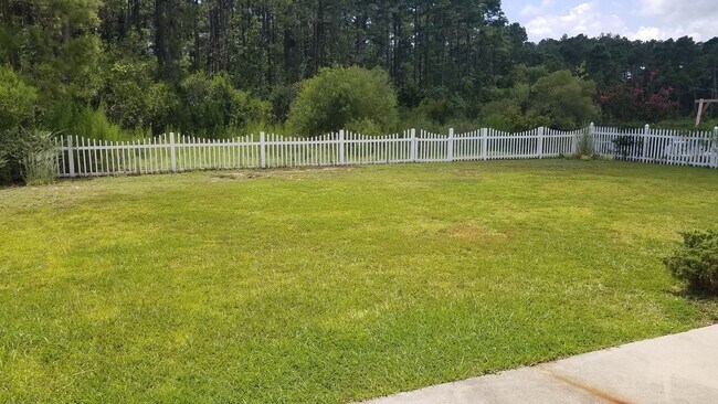 Building Photo - Lovely 4 BR/2.5 BA in Avalon -  FRESH paint, BRAND NEW flooring, FOUR bedrooms and a FENCED yard!!