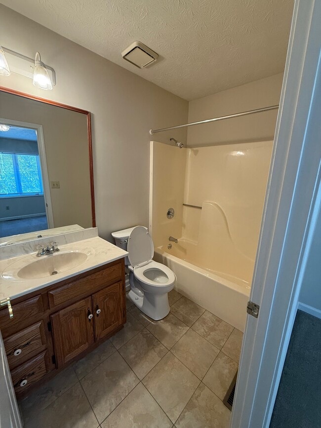 Building Photo - 3405 Fairway Dr