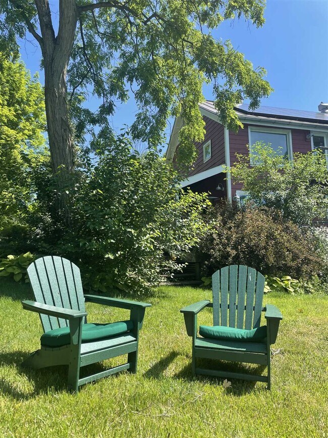 Building Photo - 16-18 Broadway