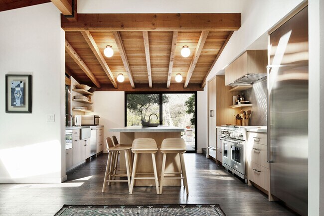 Building Photo - 901 Crater Camp Dr