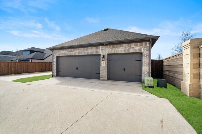 Building Photo - 2600 Chester Dr