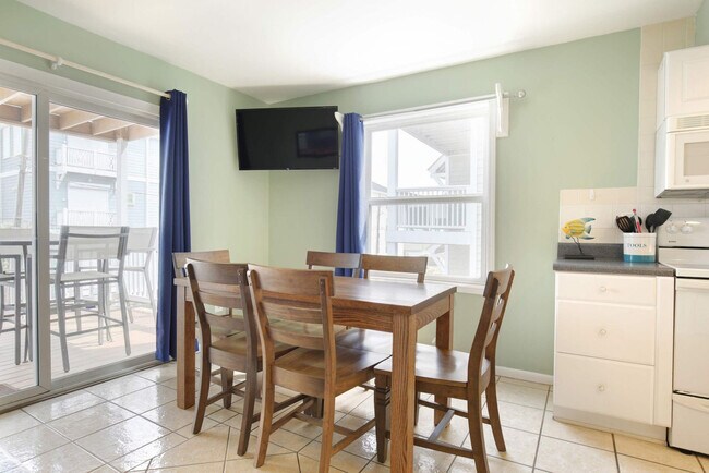 Building Photo - 608 Carolina Beach Ave S