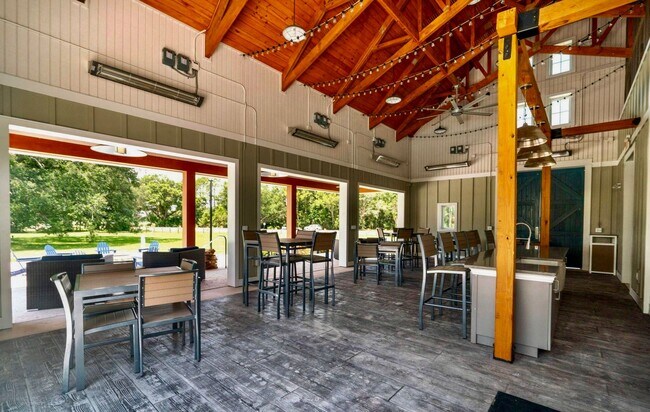 Building Photo - Gorgeous 4/ 2.5 Home in the Beautiful Lake Asbury Area of Clay County! $2,550.00