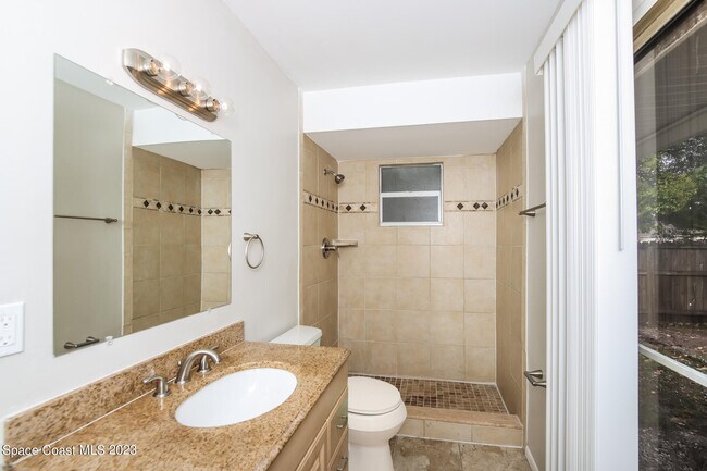 Building Photo - 524 Commodore Ave NW