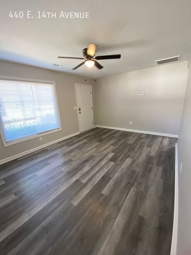 Building Photo - Newly Updated 2 Bedroom Available NOW!