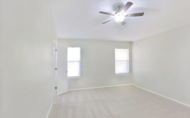 Building Photo - Spacious, Stylish, and Simply Perfect — 3-Bedroom Home