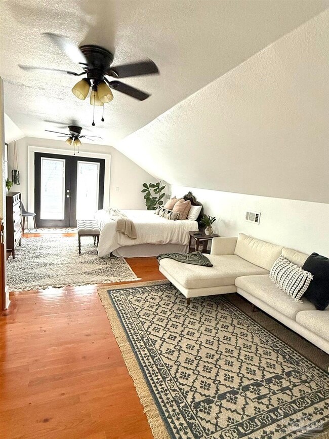 Building Photo - 6855 Pine St